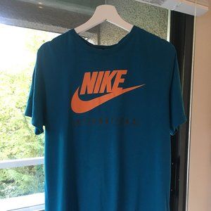 Men's Blue Nike T-Shirt Size Large